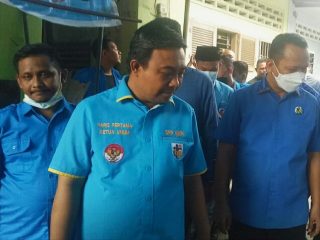 Ketua Umum DPP KNPI, menyempatkan diri mengunjungi dapur umum KNPI bantu korban banjir di Kampung Aur, Kecamatan Medan Maimoon disela sela kegiatan konsolidasi organisasi ke Sumatera Utara, Jumat (4/3/2022).