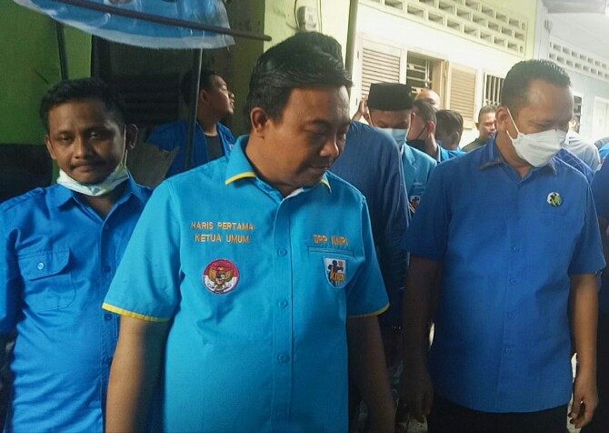 Ketua Umum DPP KNPI, menyempatkan diri mengunjungi dapur umum KNPI bantu korban banjir di Kampung Aur, Kecamatan Medan Maimoon disela sela kegiatan konsolidasi organisasi ke Sumatera Utara, Jumat (4/3/2022).