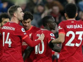 Pemain Liverpool merayakan gol S Mane ke gawang West Ham United. Dalam laga ini Liverpool menang 1-0.foto:ist