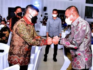 Gubernur Sumatera Utara (Sumut) Edy Rahmayadi bersama Wakil Gubenur Sumut Musa Rajekshah menghadiri acara pisah sambut Panglima Komando Daerah Militer (Kodam) I/Bukit Barisan dari Mayjen TNI Hassanudin kepada Mayjen TNI Achmad Daniel Chardin di Balai Prajurit Kodam I Bukit Barisan, Jalan Gatot Subroto Medan, Senin (7/3/2022). (kaldera/diskomonfo)