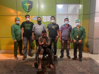 Tersangka bersama aparat kepisian di RS Bhayangkara