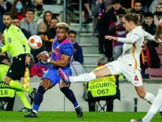 Barcelona nyaris saja kalah di kandang sendiri ketika menjamu klub asal Turki, Galatasaray di babak 16 Besar Liga Eropa leg pertama, Jumat dinihari (11/3/2022).