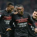 Kalulu merayakan golnya ke gawang Empoli bersama pemain Milan lainnya. Foto:Google