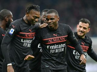 Kalulu merayakan golnya ke gawang Empoli bersama pemain Milan lainnya. Foto:Google
