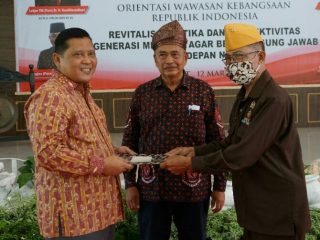 Plt Bupati Langkat, Syah Afandin diwakili Plt Asisten Pemerintahan Setdakab Langkat, Pardomuan hadir di kegiatan orientasi wawasan Kebangsaan yang dilaksanakan Badan Pembudayaan Kejuangan 45 Kabupaten Langkat, di Jentera Malay Rumdis Bupati Langkat, Stabat, kemarin.