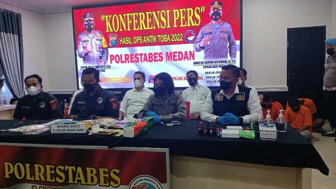 Kompol Rafles Marpaung memaparkan hasil ungkapan Operasi Antik 2022 di Polrestabes Medan.foto:ist
