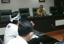 Wakil Walikota Medan, Aulia Rachman saat menerima para pendemo yang tergabung dalam KAMMI di Ruang Rapat I Kantor Walikota Medan, Senin (14/3/2022)