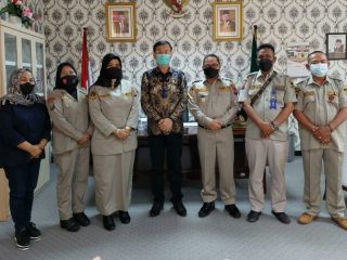Ketua DPRD Medan, Hasyim berpose bersama Pengurus KBPP Polri Resort Medan