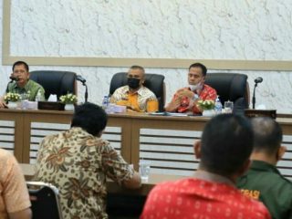 Suasana rapat pembahasan pembenahan 7 sarana olahraga di Kota Medan