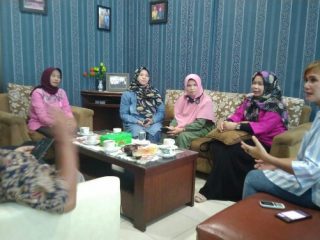 Forum Jurnalis Perempuan Indonesia (FJPI) Sumut bersama Serikat Media Siber (SMSI) Sumatera Utara siap berkolaborasi dalam melakukan peningkatan kapasitas wartawan.