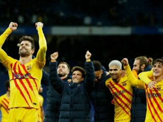 Para pemain Barcelona merayakan kemenangannya atas Real Madrid di Stadion Santiago Bernabeu 4-0, Senin (21/3/2022). Foto:google