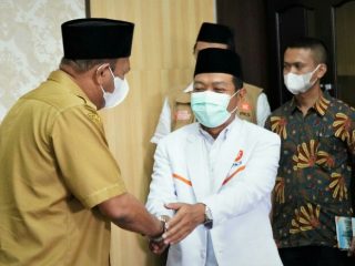 Plt Bupati Langkat, Syah Afandin saat menerima Pengurus PKS Langkat di Kantor Bupati Langkat, Senin (21/3/2022)