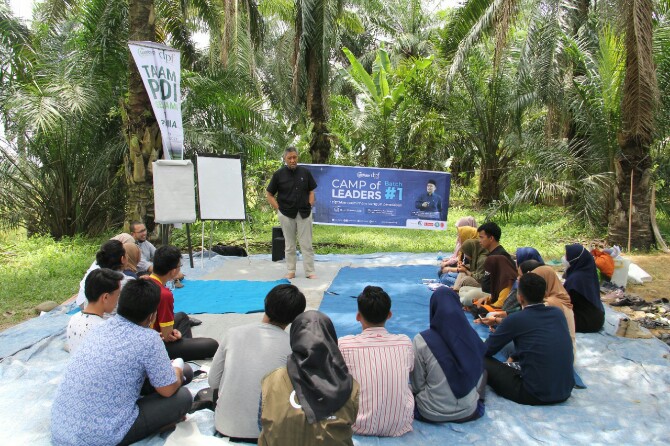 PARA peserta Camp of Leaders mengikuti semua kegiatan materi kepemimpinan di alam terbuka.