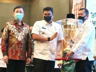 Dinas Kebersihan dan Pertamanan, Dinas Kesehatan, Dinas Pendidikan, Dinas Komunikasi dan Informatika, Dinas Penanaman Modal Pelayanan Terpadu Satu Pintu, dan Dinas Ketahanan Pangan menjadi yang terbaik dalam pelaksanaan APBD 2021.