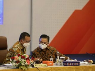 Wakil Gubernur (Wagub) Sumatera Utara (Sumut) Musa Rajekshah memimpin Rapat Umum Pemegang Saham (RUPS) Tahunan Tahun Buku 2021 dan Rapat Umum Pemegang Saham Luar Biasa (RUPS-LB) PT Bank Sumut di Kantor PT Bank Sumut, Kamis (24/3). (kaldera/diskominfo)