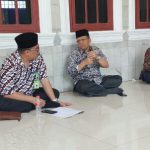 Ketum Panitia MTQ ke 38 Provinsi Sumut yang juga Rektor UIN Sumut, Prof Dr Syahrin Harahap (dua dari kanan) saat rapat koordinasi panitia, Sabtu (26/3/2022).