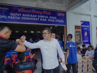 Ketua DPD Partai Demokrat Sumut M Lokot Nasution (kemeja putih) saat konsolidasi di Nias Utara, Kepulauan Nias, kemarin