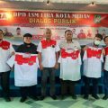 Para narasumber berfoto bersama dengan Walikota dan Sekda LIRA Medan usai acara