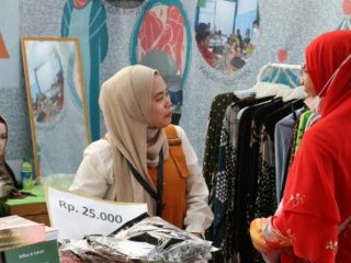 Hari kedua pagelaran MTQ ke-38 tingkat Sumut, Selasa (22/3/2022), tampaknya makin ramai. Semua arena lomba dipenuhi pengunjung, baik yang berada di UIN Sumut Jalan Sutomo maupun Jalan Williem Iskandar, Medan.