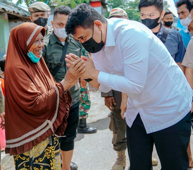 Walikota Medan, Bobby Nasution saat menyapa warga Medan bagian utara