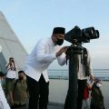 Walikota Medan, Bobby Nasution saat memantau rukiyatul hilal di Laboratorium UMSU, Jumat (1/4/2022)