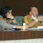 Plt Bupati Langkat, Syah Afandin saat memimpin rapat koordinasi peningkatan pencapaian vaksinasi di Kantor Bupati Langkat, Senin (4/4/2022)
