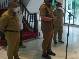 Walikota Medan, Bobby Nasution saat memberikan keterangan pers kepada wartawan, Selasa (5/4/2022)