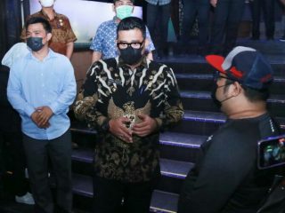 Walikota Medan, Bobby Nasution saat meninjau lokasi basement gedung eks Perisai Plaza