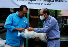 PT Indonesia Asahan Aluminium (Inalum) menyerahkan bantuan alat bantu operasional berupa jaring pancing kepada kelompok nelayan yang berada di Kabupaten Batubara, kemarin.