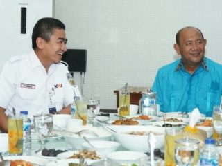 Plt Bupati Langkat, Syah Afandin memediasi dualisme Federasi Serikat Pekerja Transport Indonesia - Konfederasi Serikat Pekerja Seluruh Indonesia (F.SPTI-K.SPSI) Kabupaten Langkat.