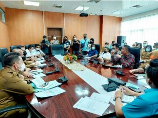 Anggota Komisi II DPRD Medan mendesak Kepala Dinas Kesehatan (Dinkes) Kota Medan, Taufiq Ririansyah melakukan reformasi publik terkait peningkatan pelayanan kesehatan di Pusat Kesehatan Masyatakat (Puskesmas) dan Rumah Sakit (RS) Pirngadi Medan.