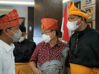 Plt Bupati Langkat, Syah Afandin di sela-sela kunker Anggota Komisi X DPR di Kantor Bupati Langkat, Jumat (8/4/2022)
