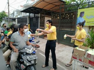 Karan Sukarno Rutin Bagikan Makanan Berbuka di Bulan Ramadan