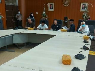Rapat Dengar Pendapat Komisi III terkait beroperasinya Cafe Ambai yang dikeluhkan warga sekitar, Senin (11/4/2022)