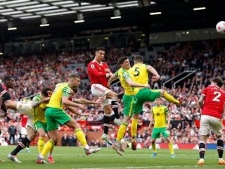 Tandukan Ronaldo ketika menjebol gawang Norwich kedua kalinya