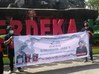 Relawan Indonesia Moeda Sumut bagi-bagi iftar (makanan berbuka) ke masyarakat Kota Binjai. Indonesia Moeda sampaikan salam Erick Thohir untuk warga Binjai.