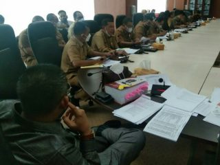 Suasana Rapat Anggota Pansus LKPj Walikota dengan Kadis Kebersihan dan Pertamanan Kota Medan