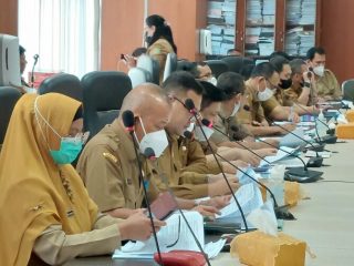 Jajaran Dinas Kesehatan Medan saat mengikuti rapat di Gedung DPRD Medan