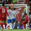 Pemain Liverpool, M Salah saat mencetak gol kedua baginya tim ke gawang Manchester United