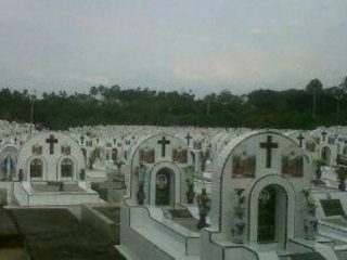 Puluhan makam yang berada di Komplek Tempat Pemakaman Umum (TPU) Kristen Simalingkar B, Kecamatan Medan Tuntungan, Rabu (20/4/2022).