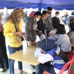 Warga mengantri saat mendaftar mudik gratis Pemko Medan