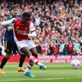 Arsenal semakin membuka persaingan dalam perebutan satu tiket tersisa Liga Champions musim depan setelah menang 3-1 atas tamunya Manchester United, Sabtu (23/4/2022).