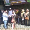 Ikatan Alumni SMAN 11 eks 10 (11/10) Medan melalui program Alumni Bersedekah menyalurkan 157 paket santunan Ramadhan bagi anak yatim dan keluarga yang membutuhkan dari keluarga besar alumni dan masyarakat sekitar sekolah, Minggu (24/4/2022).