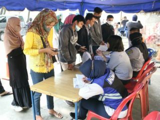 Warga Medan saat sedang mendaftar ikut program mudik gratis Pemko Medan di Lapangan Merdeka beberapa hari lalu.