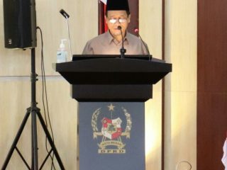 Wakil Ketua DPRD Medan, Rajudin Sagala saat membacakan rekomendasi dewan terkait LKPj TA 2021