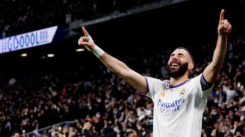 Karim Benzema, mengantarkan Real Madrid juara La Liga ke 35 kalinya malam ini usai menggiling Espanyol 4-0.(ist)