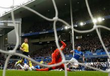 Pemain Everton, Richarlison saat menjebol gawang Chelsea. Everton dalam laga ini menang 1-0