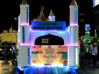 Semarak Malam Takbiran di Medan, Warga Antusias Saksikan Pawai Kendaraan Hias