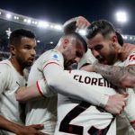 Para pemain Milan melakukan selebrasi menyambut gol Florenzi ke gawang Verona. Milan menang 3-1 atas Verona dalam laga tersebut.