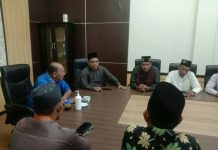 Plt Bupati Langkat, Syah Afandin ketika menerima kunjungan pengurus Rampung di Kantor Bupati Langkat, Kamis (12/5/2022)